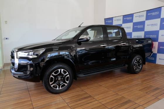TOYOTA HILUX 2.8 D-4D TURBO DIESEL CD SRV 4X4 AUTOMÁTICO TOYOTA HILUX 2.8 D-4D TURBO DIESEL CD SRV 4X4 AUTOMÁTICO